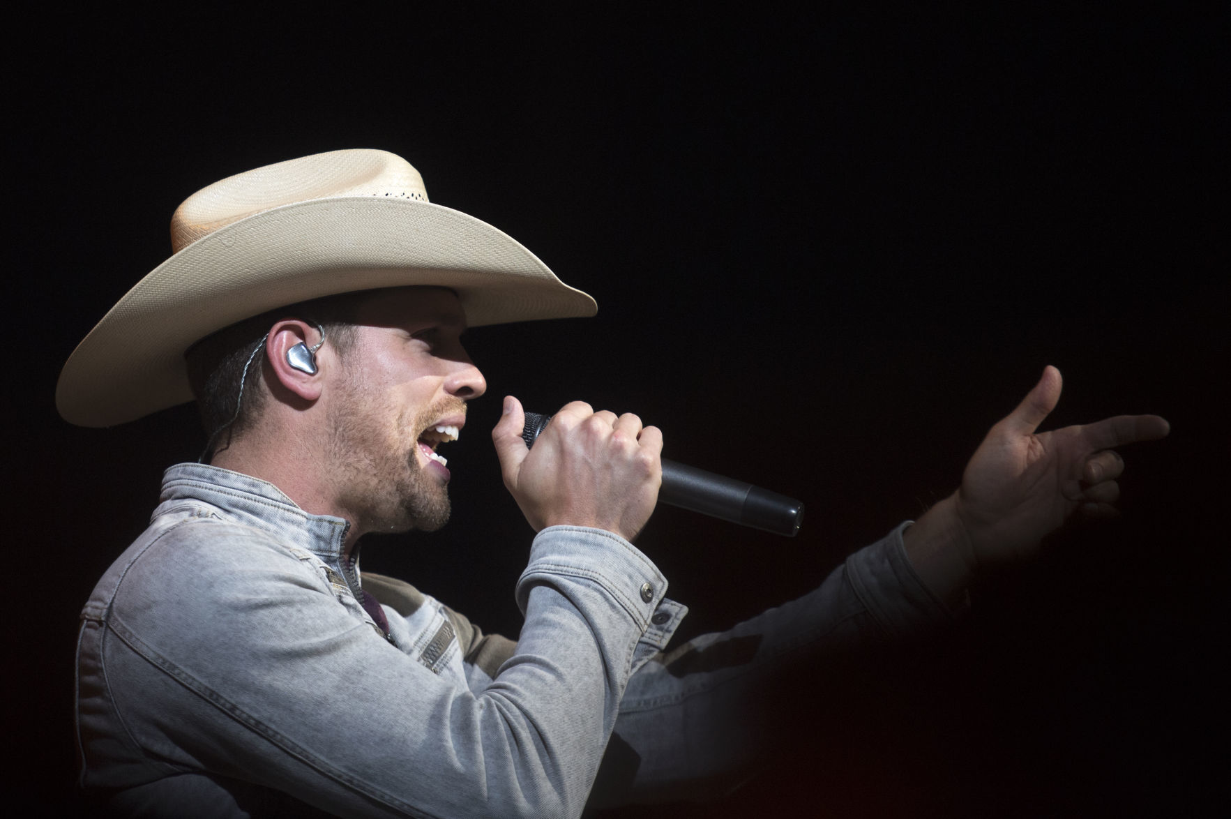 Dustin Lynch, 04.26.2018